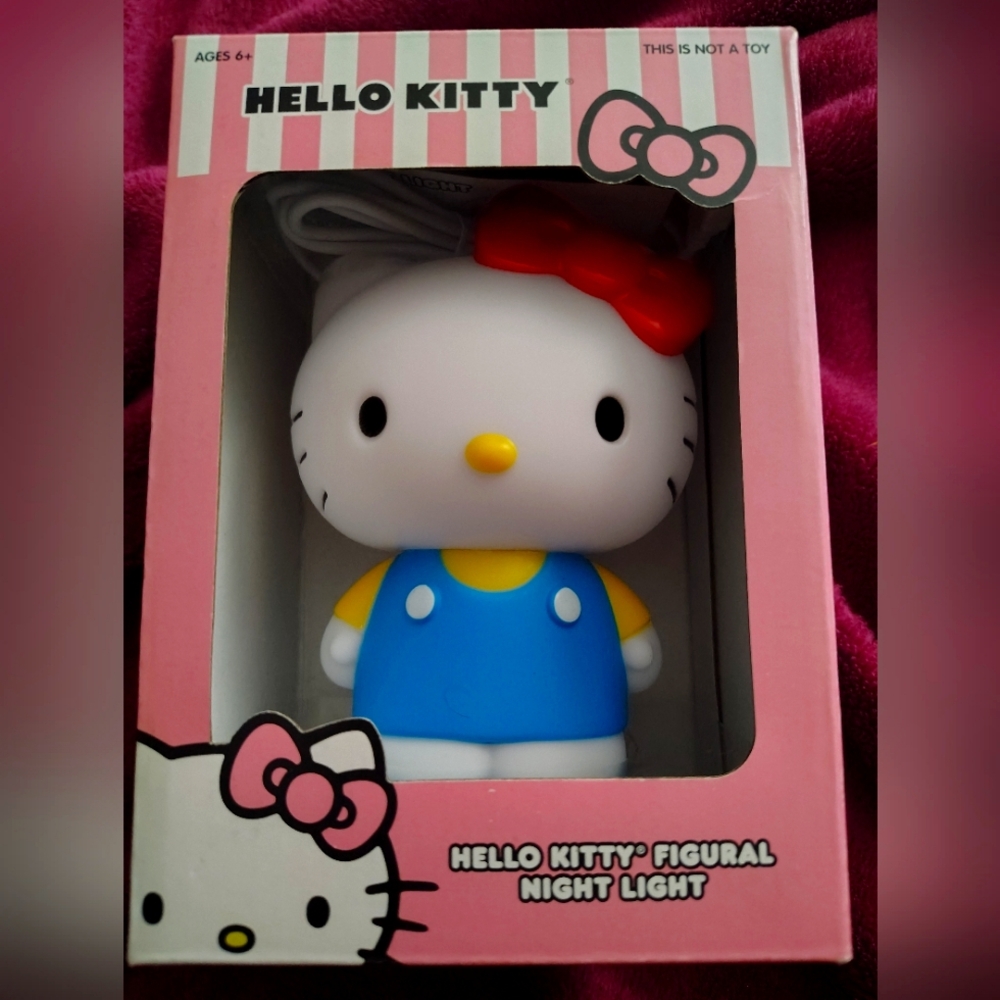 BNIB Hello Kitty Figural Night light with auto shutoff feature
